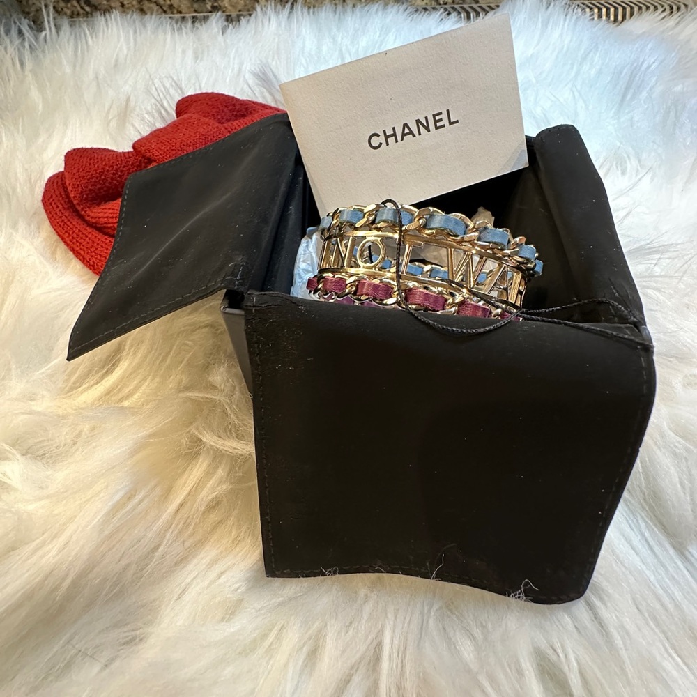 Chanel statement bangle nwt